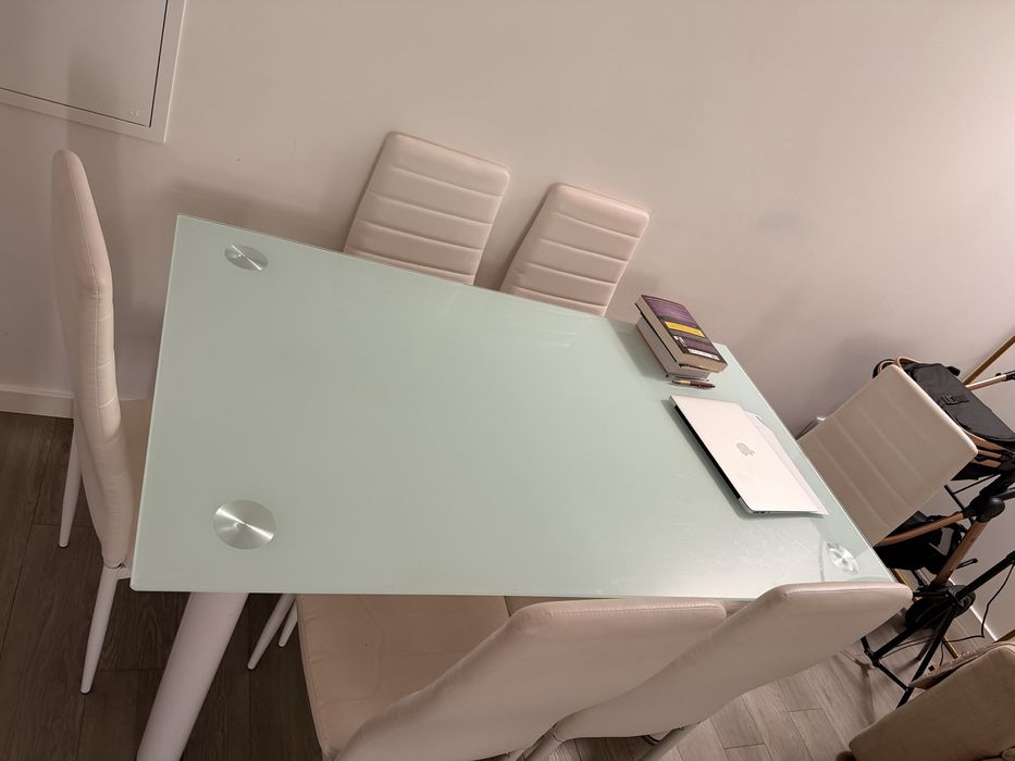 Conjunto de mesa com 6 cadeiras