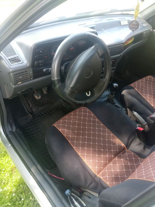 Автомобіль продаж