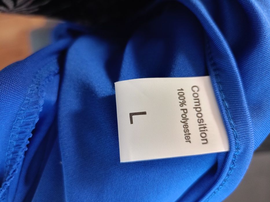 Długa sukienka na jedno ramię