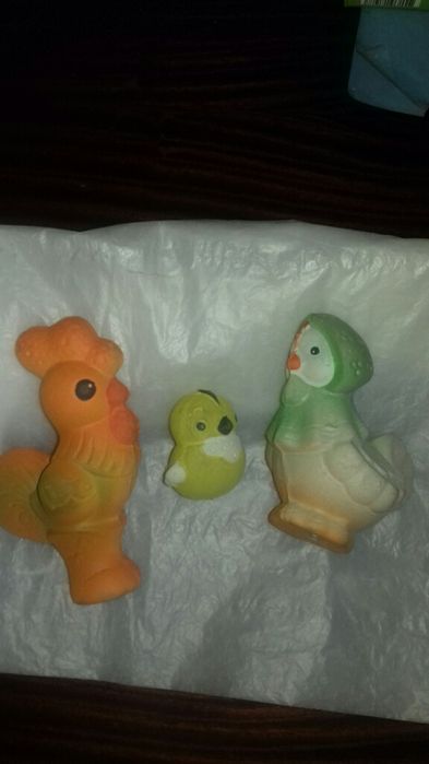 Игрушки раритет комплект"Петушиное семейство"резина,пищалки,клеймо.