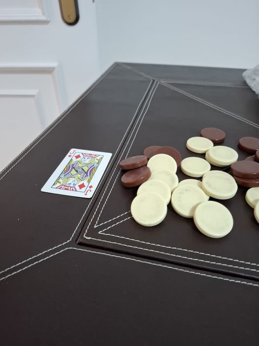 Mesa de Jogo 3-em-1 Premium (Xadrez, Damas e Gamão) – Impecável