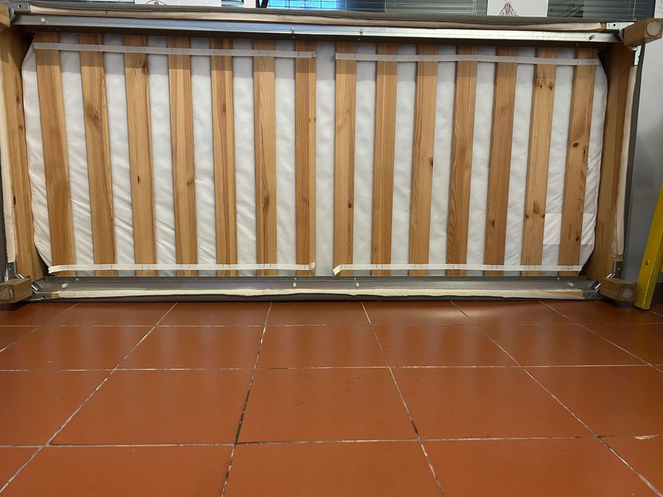 Sommier com pés em madeira - solteiro IKEA Espevär - mattress base.