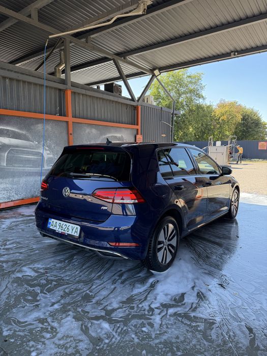 Продам E-Golf 36 кВт заряжена комплектація