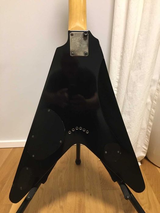 Schecter Diamond V-1 CUSTOM Duncan Designed Active HB+кейс, есть ВИДЕО