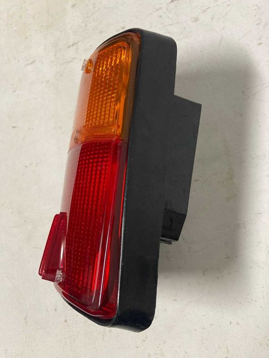 LAMPA tylna prawa FIAT 126p FL + kostki mocowania