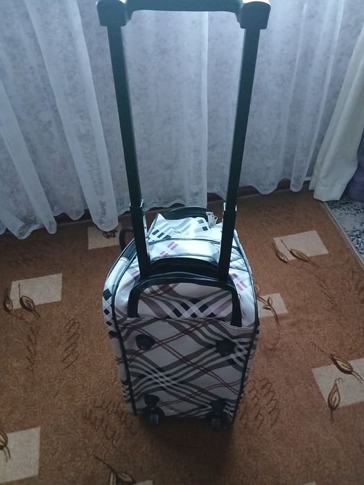 Очень красивая сумка на колесах