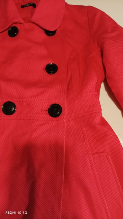Gabardina em laranja,de marca Bershka, tamanho M