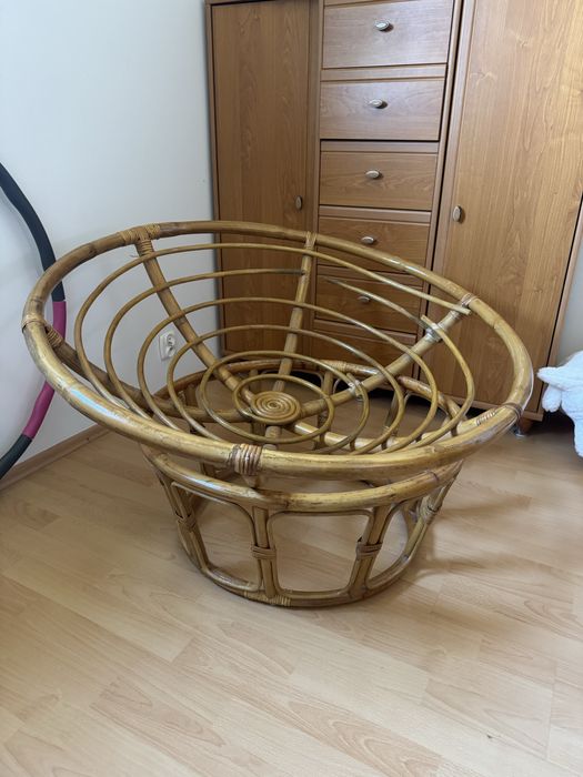 Rattanowy fotel z poduszką
