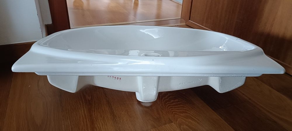 Lavatório da marca Roca novo