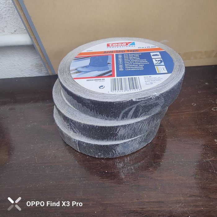 Fita antiderrapante 
Fech






Colas, fitas adesivas e resi