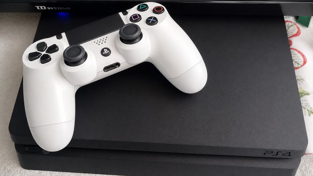 PlayStation 4 + comando