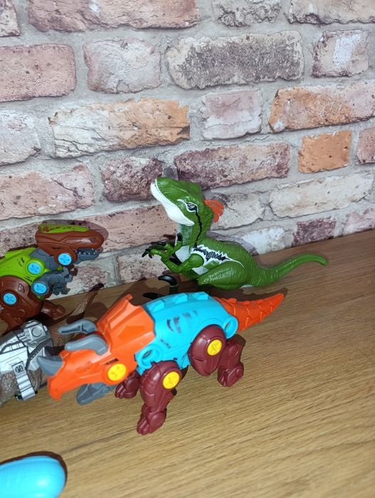 Zestaw dinozaurów 7 szt ryczy weliceraptor ryczy  tyranozaur T-rex