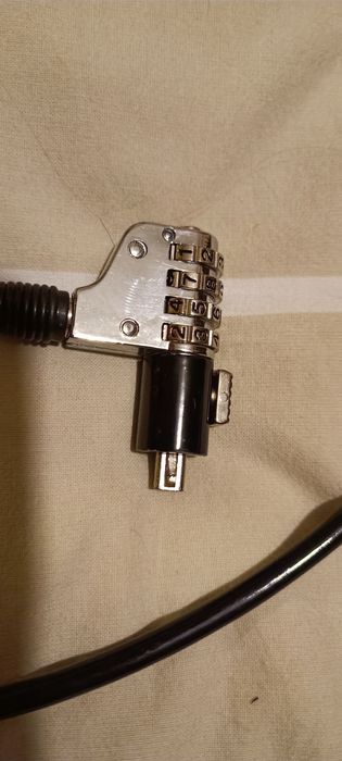 Laptop Lock (Numeric Code)430091908867706881