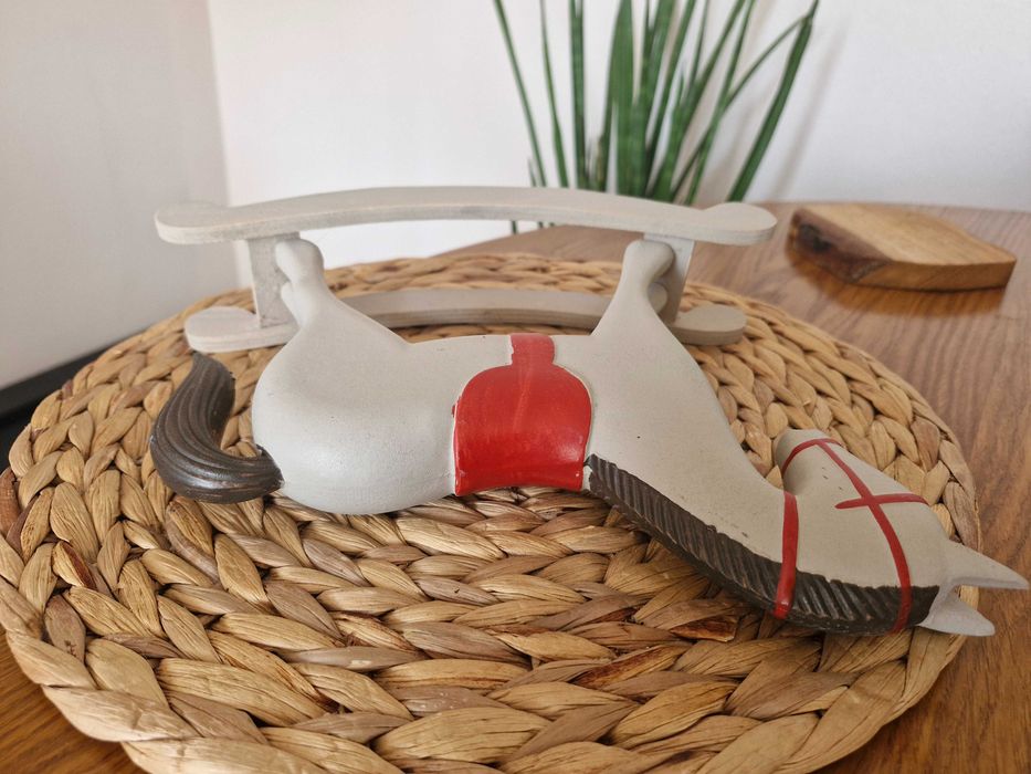 Figurka drewniana konik na biegunach