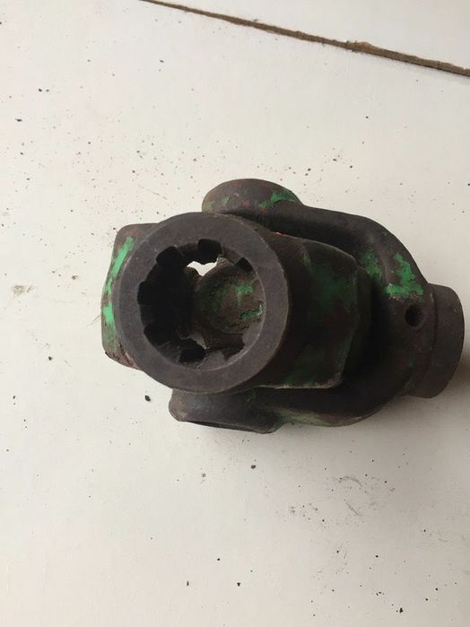 Гук, кардан, шарнир карданного вала