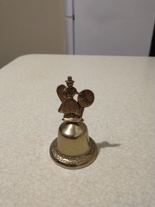 Mosiężny dzwonek kobieta w sukni 10.5 cm wysokość