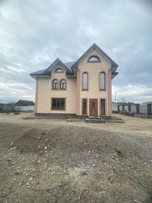 Продаж будинку 220 м2, з чистовим наповненням і матеріалами