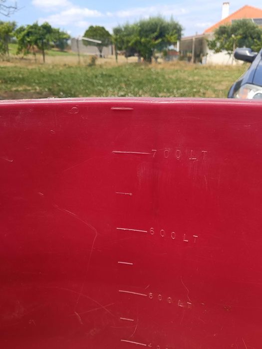 Dorna em plástico de 750 litros
