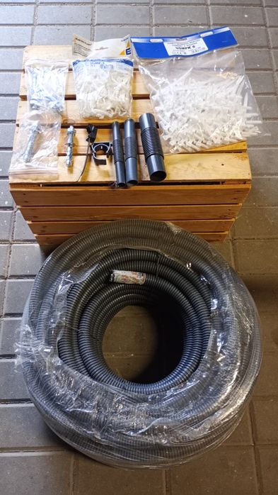 Złączka giętka podtynkowa śruby uchwyty szybkiego montażu