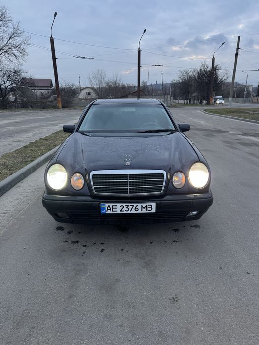 Продам MERCEDES-E240