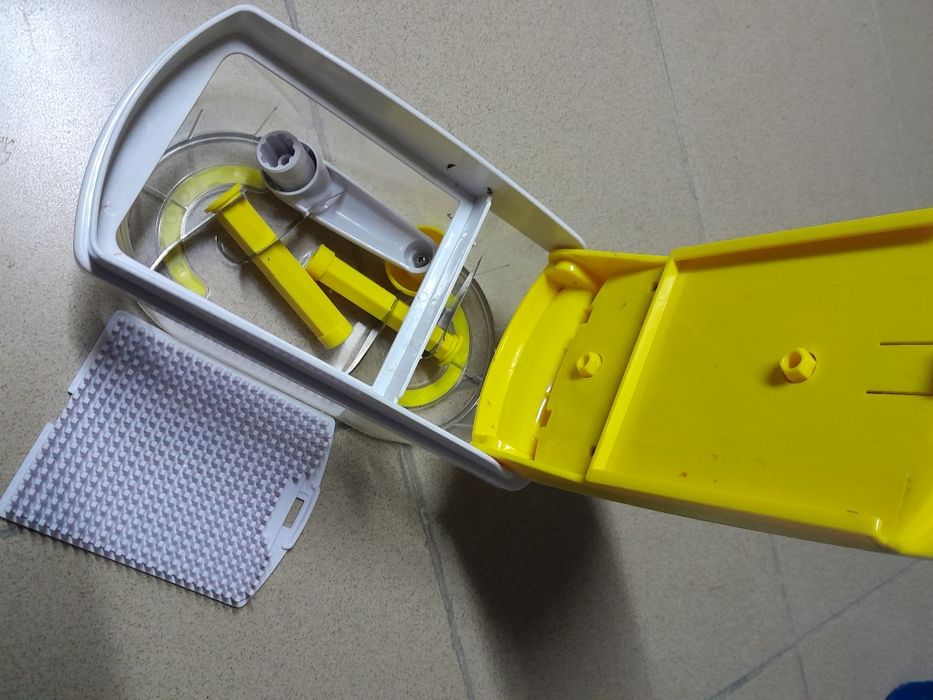 Ręczna maszynka do szatkowania z pojemnikiem korbką i 1 ostrze