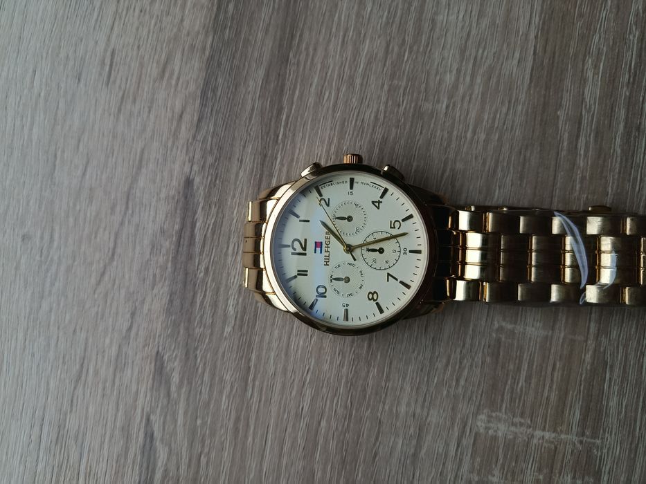 Zegarek męski Tommy Hilfiger, biała koperta złota bransoleta