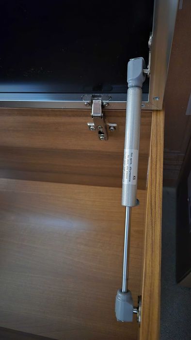 Estante/ prateleira parede com porta de vidro