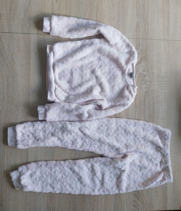 ciepła piżamka r. 122/128