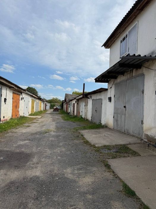 Продам двохповерховий гараж