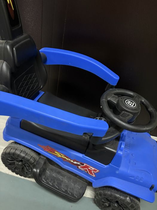 Машинка каталка-толокар