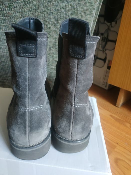 Челсі - Взуття жіноче сапоги і кросівки