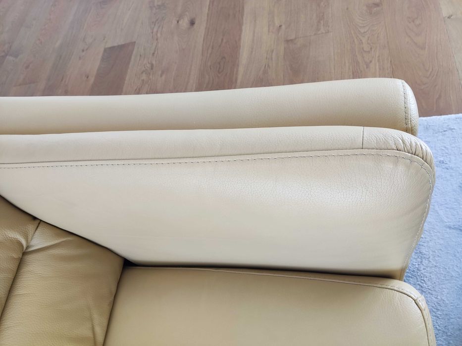 Sofá em pele com chaise longue