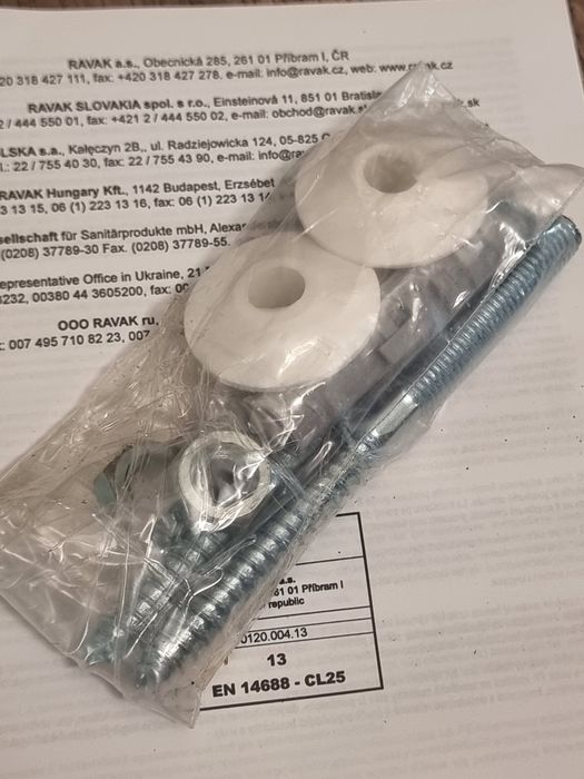 Мийка умивальник раковина Ravak 10° 650 білий з отвором