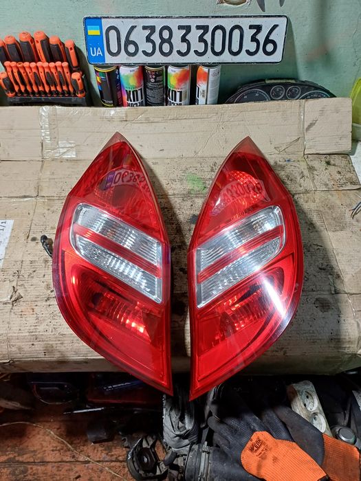 Hyundai l30 I-30 07-12r хачбек задні стопи ліхтарі фанарі