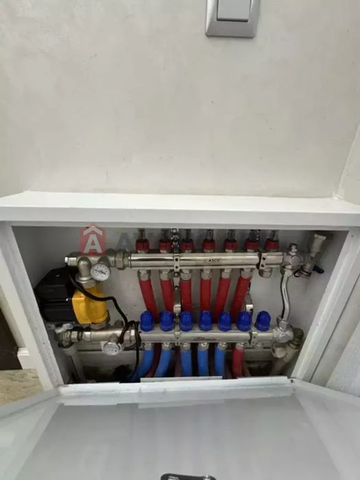 Продам Дом. Победа-4. Кухня-студия. 3 отдельные спальни. 140000$