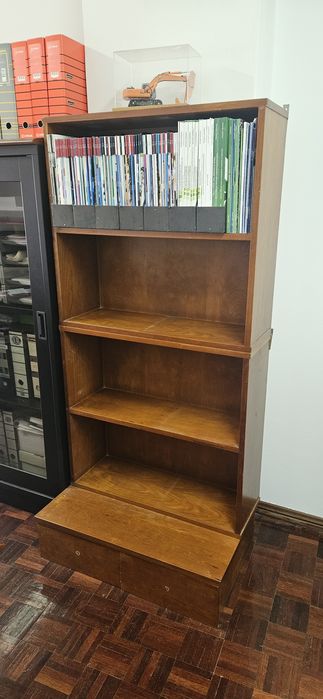 Móvel (estantes abertas)