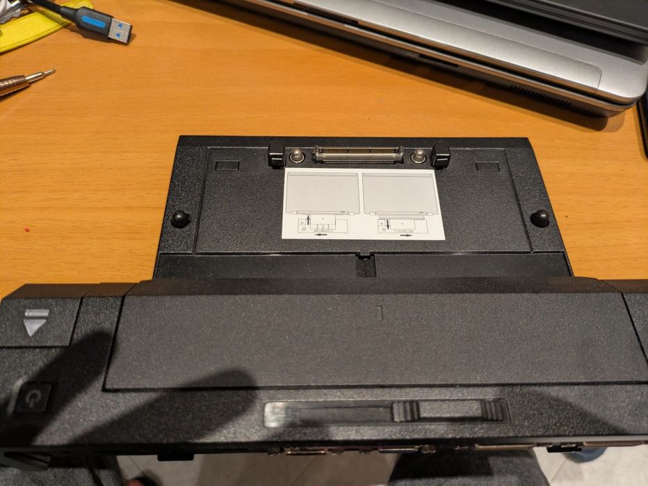 Vendo docking station dell usada no meu e6540. Funcional. Para desocupar