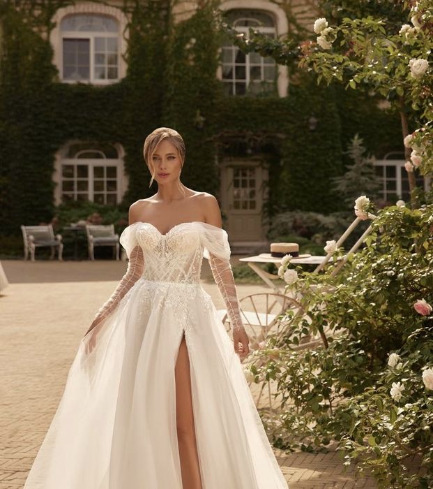 Прокат нових весільних суконь