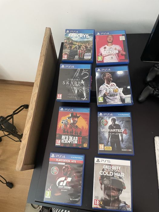 PS4 Com 2 Comandos e 8 Jogos