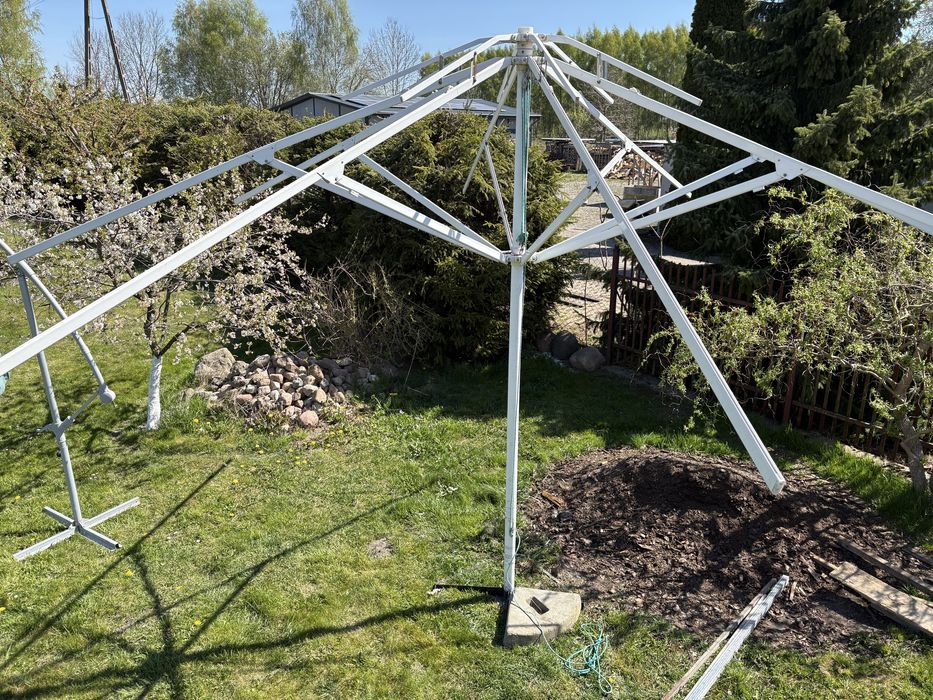 Parasol ogrodowo kawiarniany - stelaż z podstawą