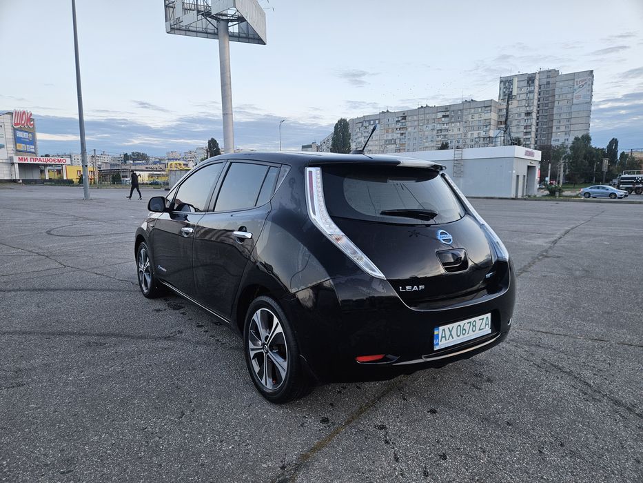 продам автомобіль Ниссан Лиф