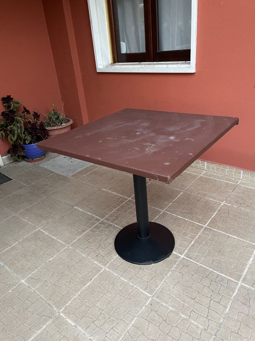 Mesa de café/restaurante com base central – resistente e estável