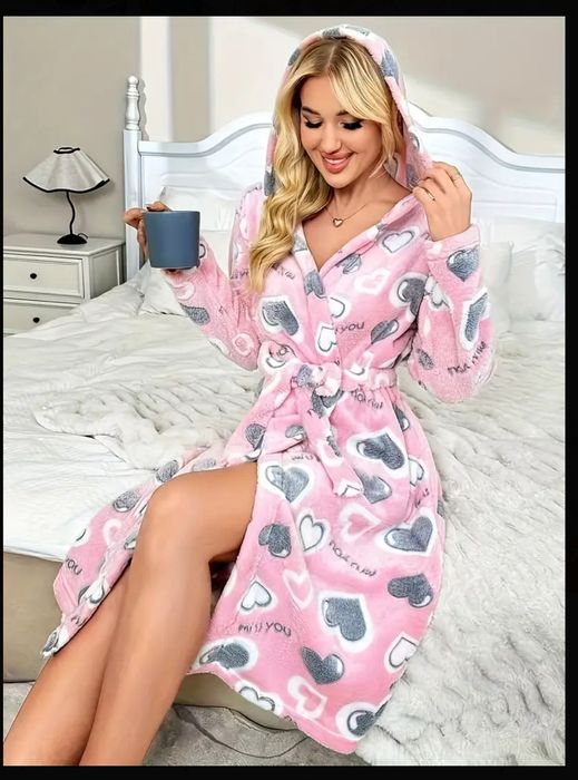 Халат жіночій М, L , плюшевий, з капюшоном.