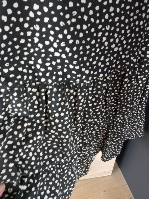 Bawełniana sukienka z printem H&M 122/128 trapezowy krój