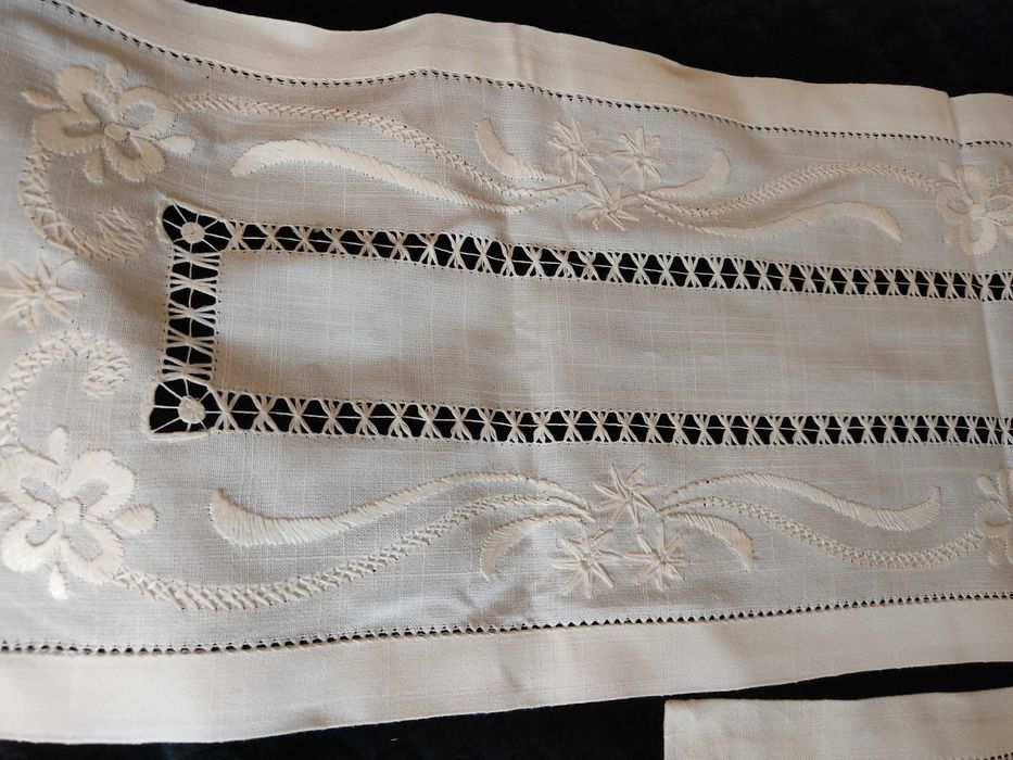 Conjunto de 2 panos de linho bordado