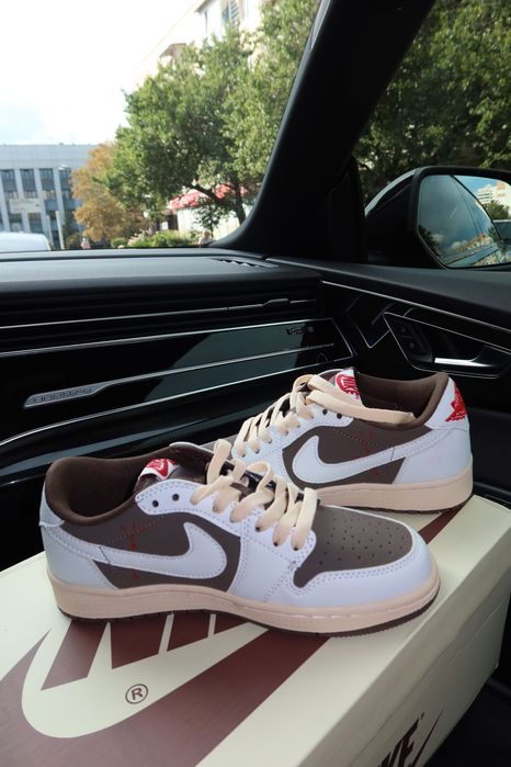 Кросівки Nike x  Travis Scott