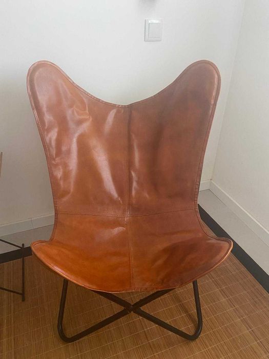 Duas Cadeiras Borboleta em Couro Genuíno - como novas