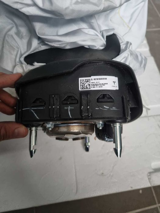 Подушку руля Tesla Y (спрацьована)