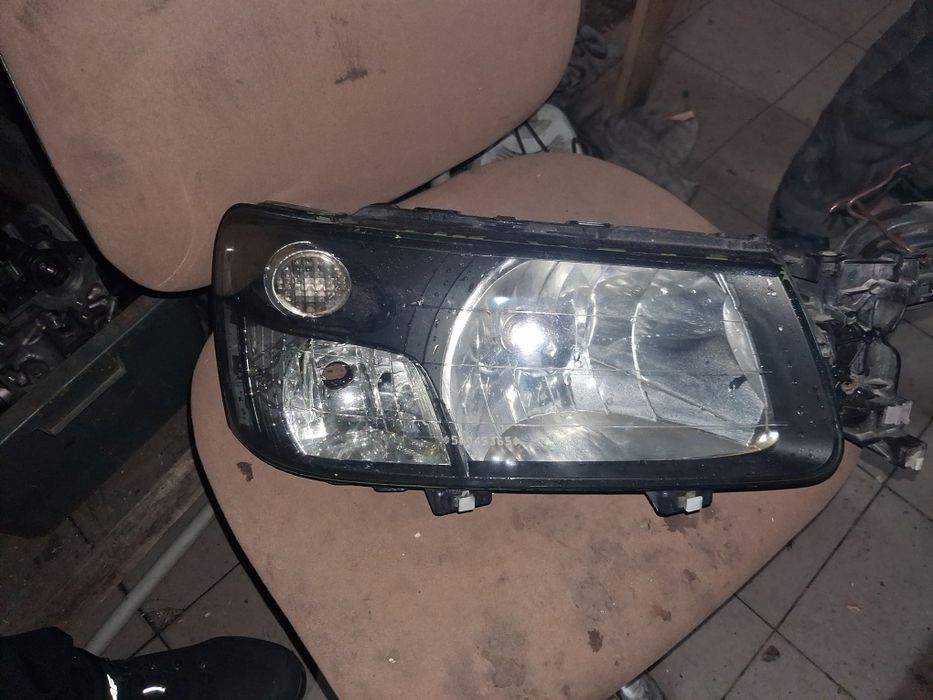 Фара правая Subaru Forester 2004 оригінал