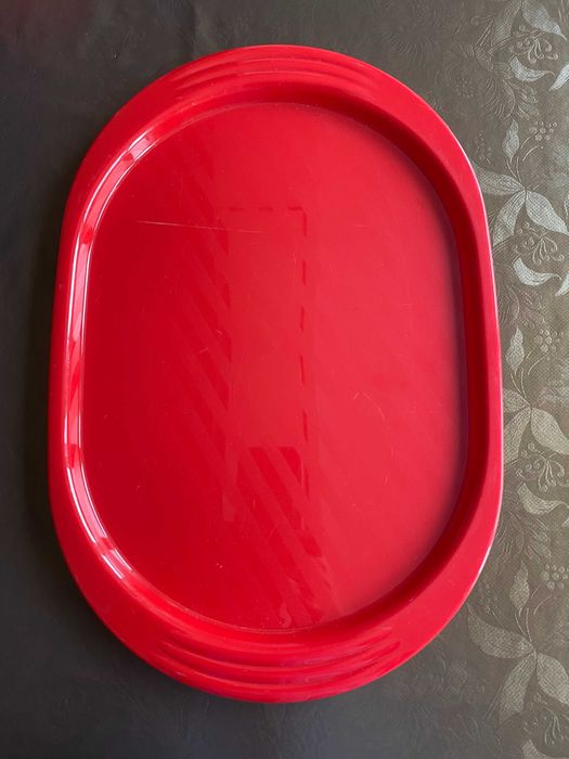 Utensílios de cozinha vários em vermelho
